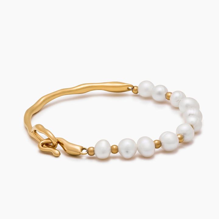 Pearl and Gold Linked Bracelet