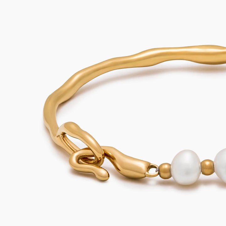 Pearl and Gold Linked Bracelet
